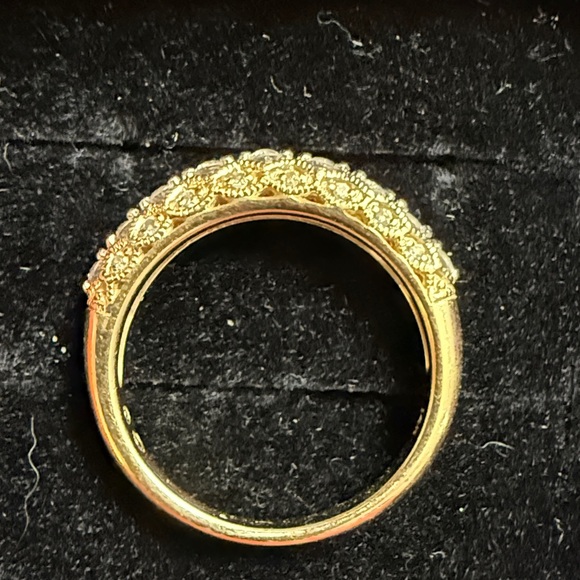 Elegant Gold and Silver Women's Ring - Picture 2 of 4